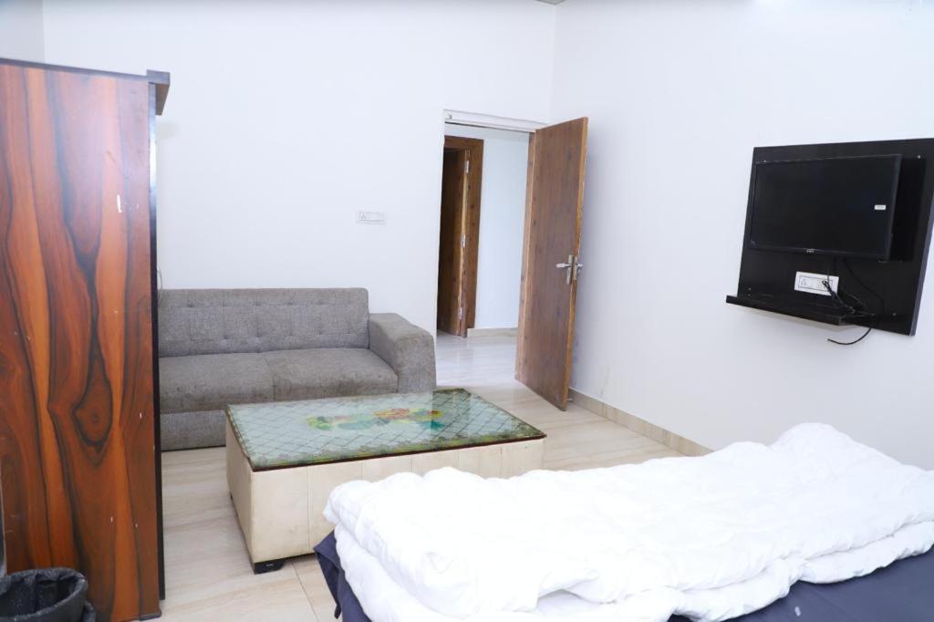 Hotel Aashirvad Faridabad Ngoại thất bức ảnh